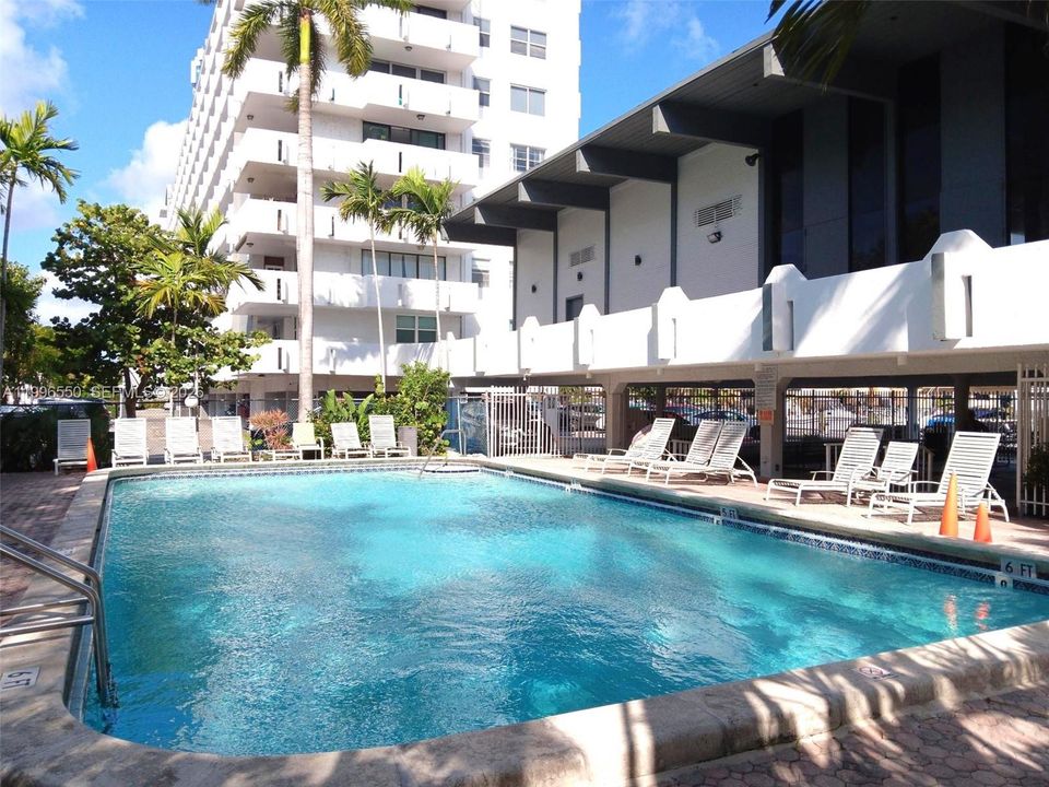 For Sale: $240,000 (1 beds, 1 baths, 828 Square Feet)