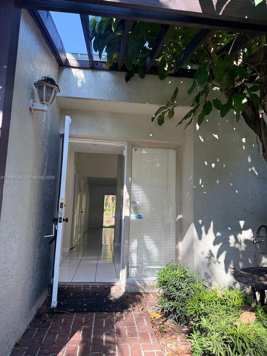 Active With Contract: $249,900 (2 beds, 2 baths, 1060 Square Feet)