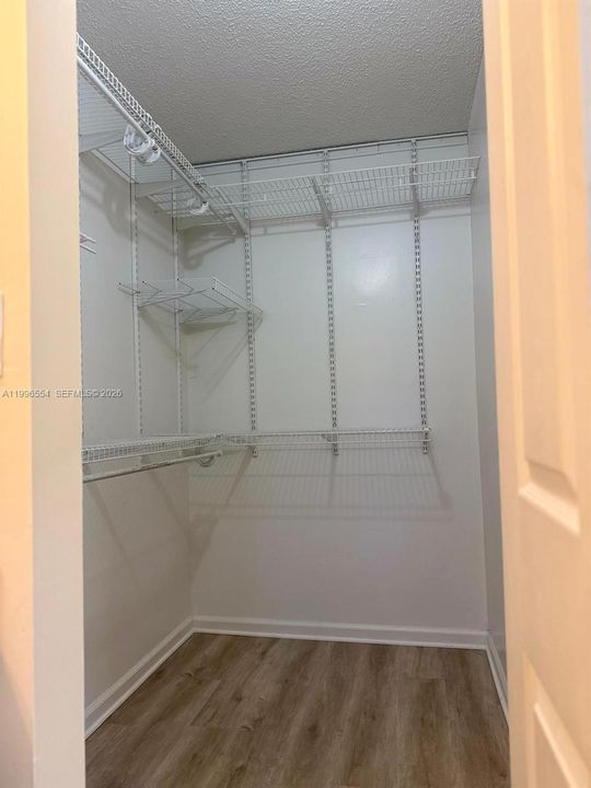 Active With Contract: $249,900 (2 beds, 2 baths, 1060 Square Feet)