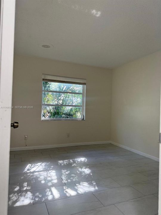 Active With Contract: $249,900 (2 beds, 2 baths, 1060 Square Feet)