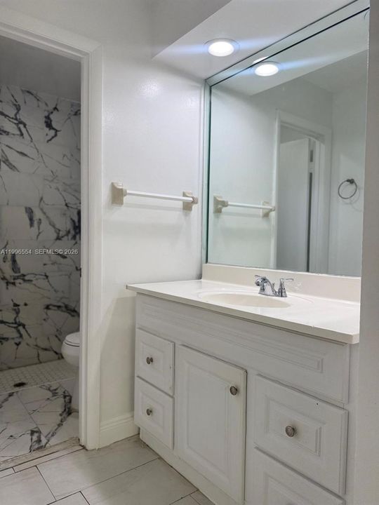 Active With Contract: $249,900 (2 beds, 2 baths, 1060 Square Feet)