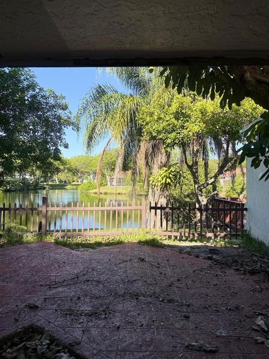 Active With Contract: $249,900 (2 beds, 2 baths, 1060 Square Feet)