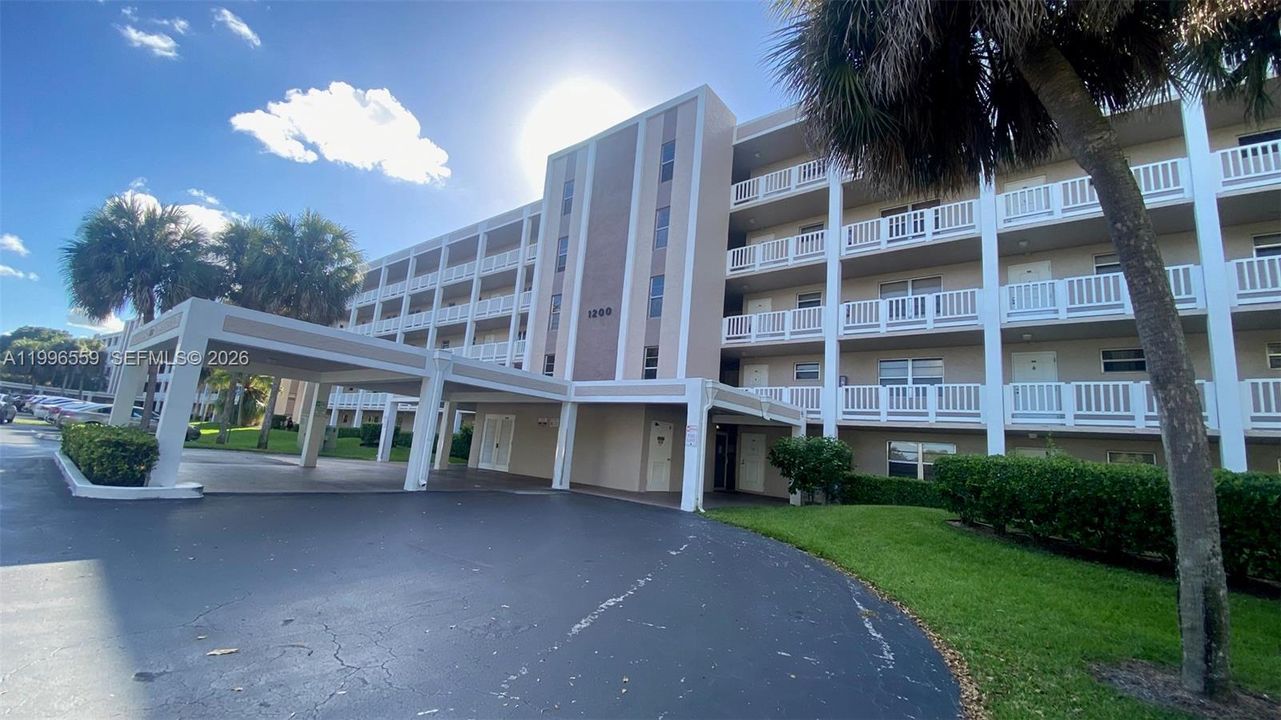 For Sale: $187,000 (2 beds, 2 baths, 990 Square Feet)