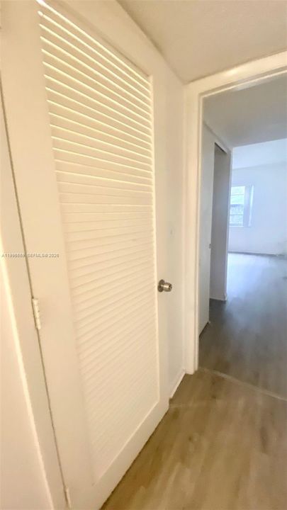 For Sale: $187,000 (2 beds, 2 baths, 990 Square Feet)