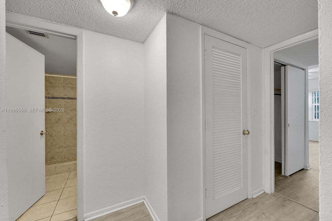 For Sale: $187,000 (2 beds, 2 baths, 990 Square Feet)