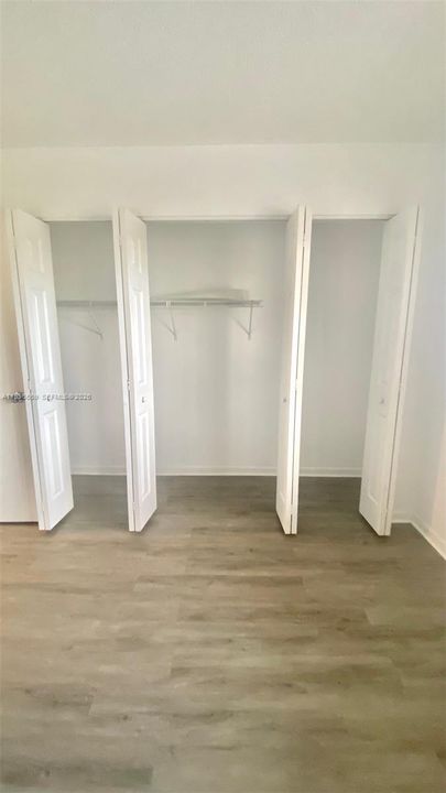 For Sale: $187,000 (2 beds, 2 baths, 990 Square Feet)