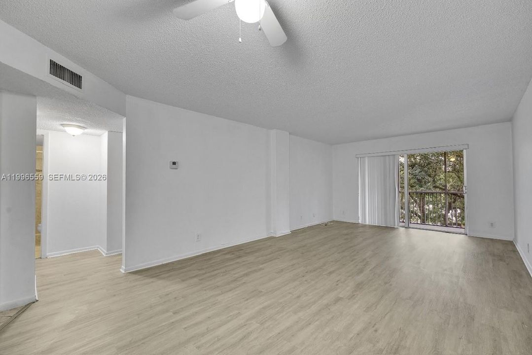 For Sale: $187,000 (2 beds, 2 baths, 990 Square Feet)