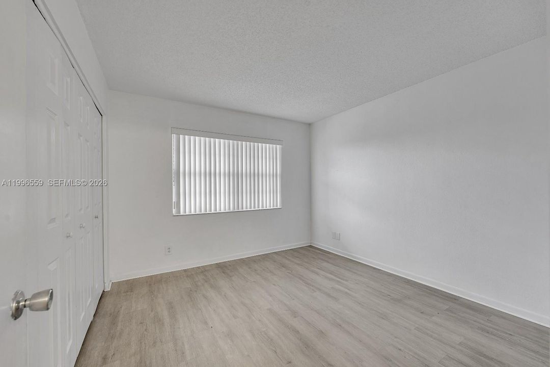 For Sale: $187,000 (2 beds, 2 baths, 990 Square Feet)