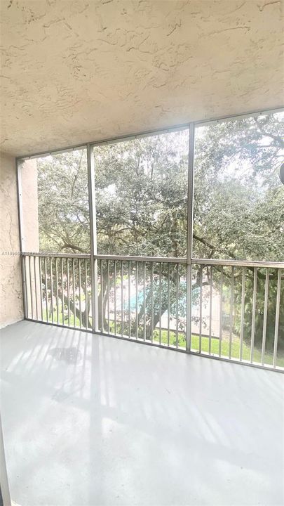 For Sale: $187,000 (2 beds, 2 baths, 990 Square Feet)