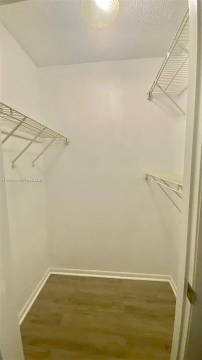 For Sale: $187,000 (2 beds, 2 baths, 990 Square Feet)