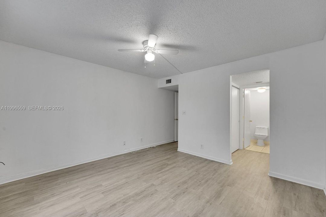 For Sale: $187,000 (2 beds, 2 baths, 990 Square Feet)