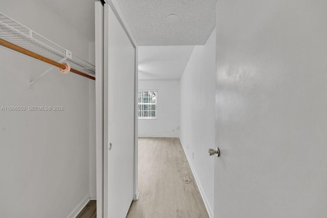 For Sale: $187,000 (2 beds, 2 baths, 990 Square Feet)