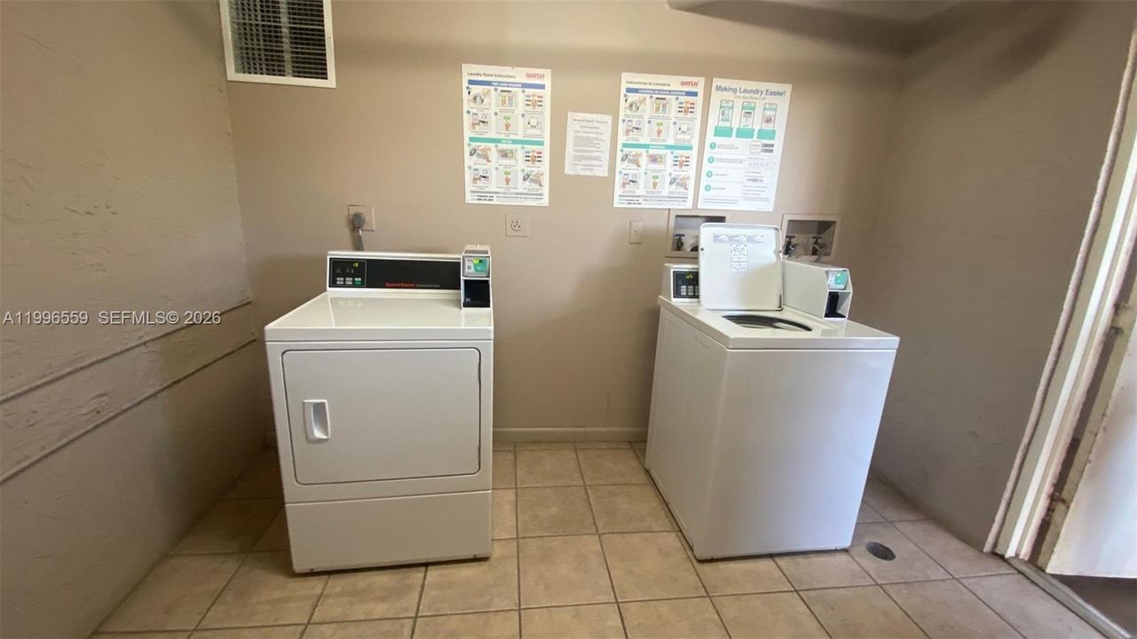 For Sale: $187,000 (2 beds, 2 baths, 990 Square Feet)