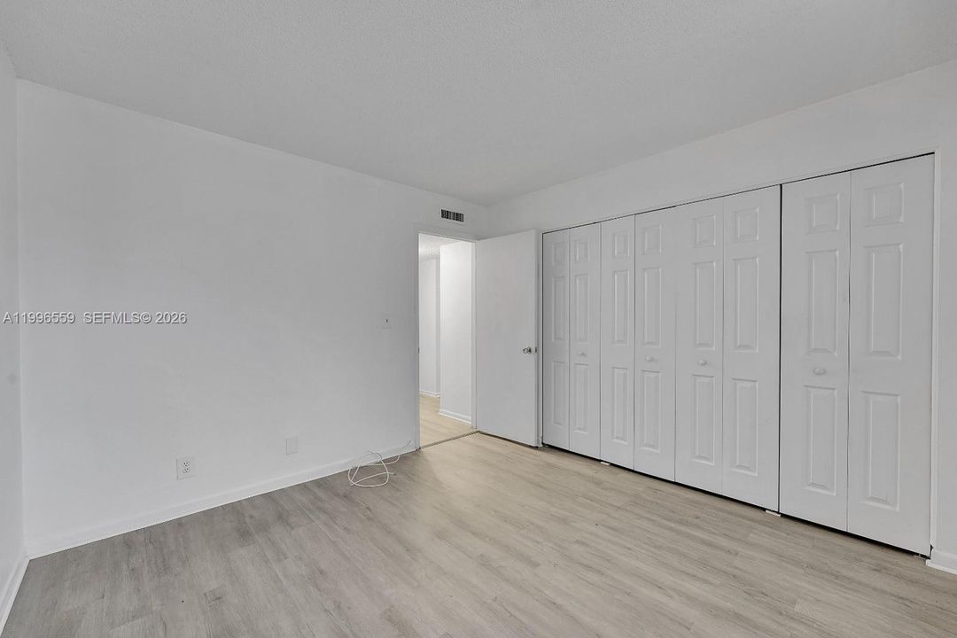 For Sale: $187,000 (2 beds, 2 baths, 990 Square Feet)