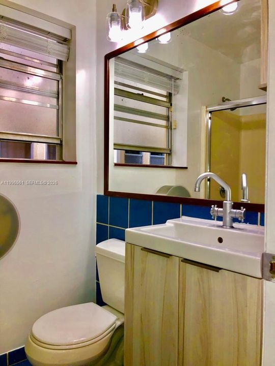 For Sale: $275,000 (1 beds, 1 baths, 530 Square Feet)