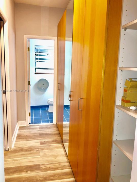 For Sale: $275,000 (1 beds, 1 baths, 530 Square Feet)