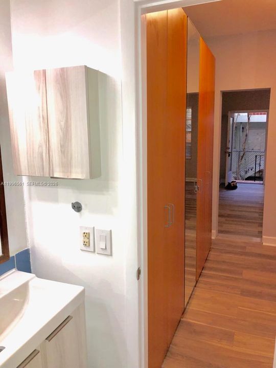 For Sale: $275,000 (1 beds, 1 baths, 530 Square Feet)