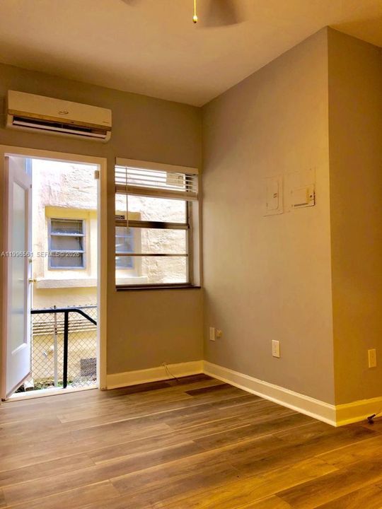 For Sale: $275,000 (1 beds, 1 baths, 530 Square Feet)