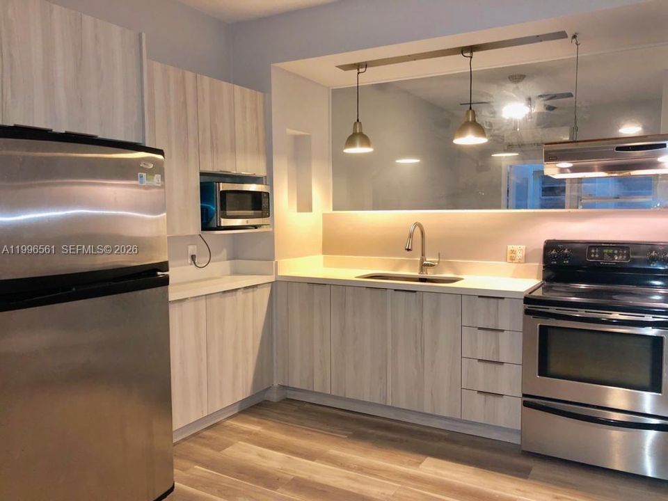 For Sale: $275,000 (1 beds, 1 baths, 530 Square Feet)