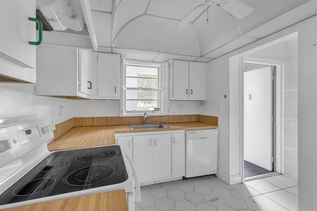05-021-20260403 - 5860 NW 44St #111