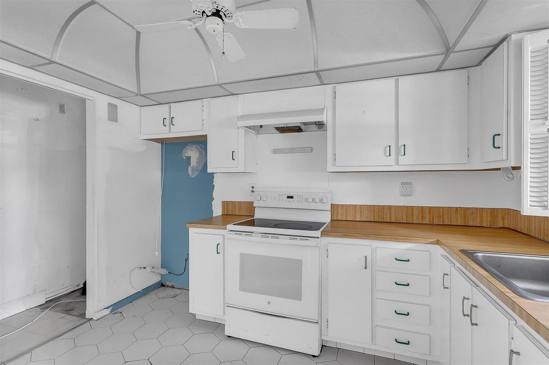 03-011-20260403 - 5860 NW 44St #111