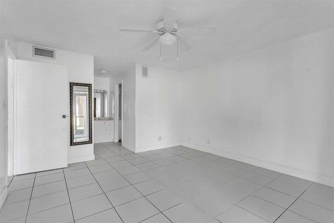 10-046-20260403 - 5860 NW 44St #111