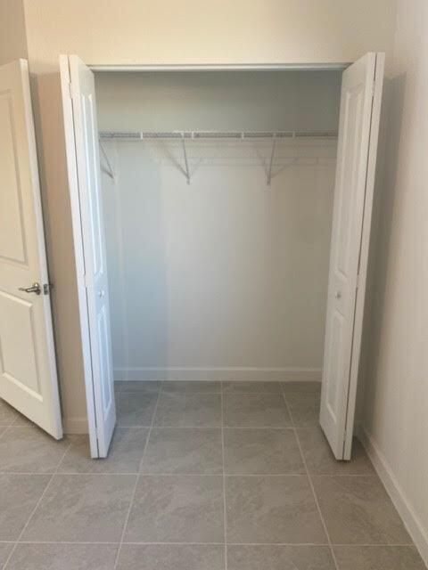 WESTIVEW CLOSET DNSTRS