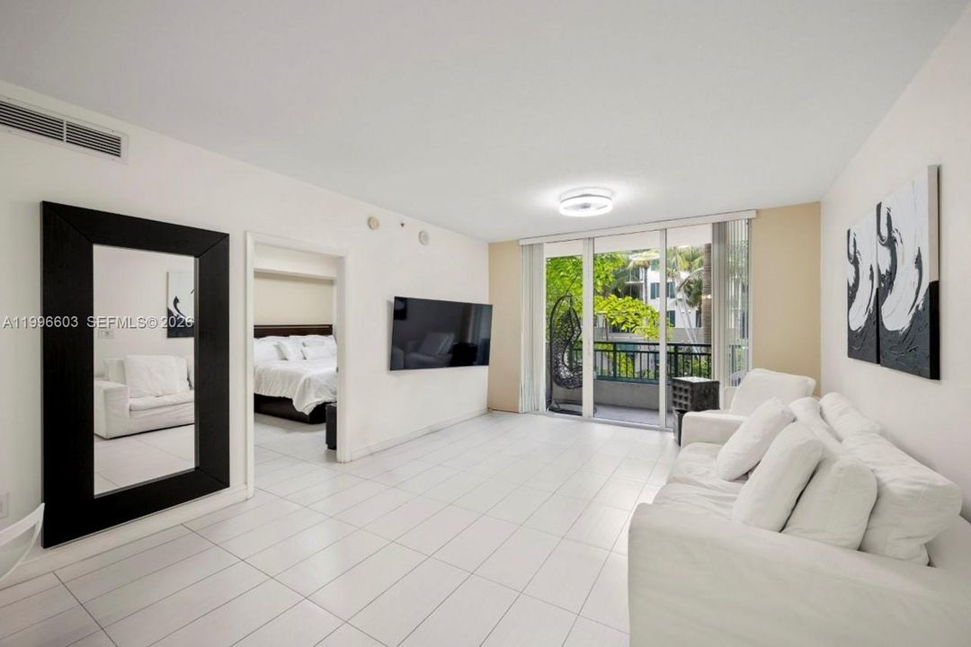 Active With Contract: $320,000 (2 beds, 2 baths, 1138 Square Feet)