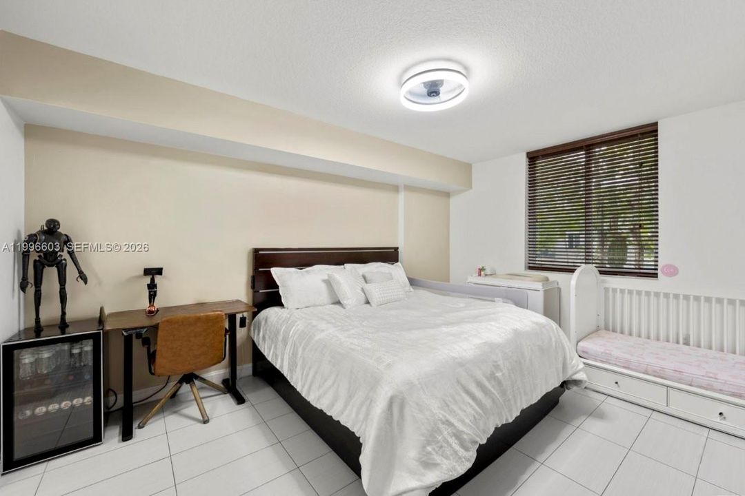 Active With Contract: $320,000 (2 beds, 2 baths, 1138 Square Feet)