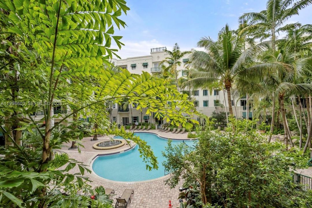 Active With Contract: $320,000 (2 beds, 2 baths, 1138 Square Feet)