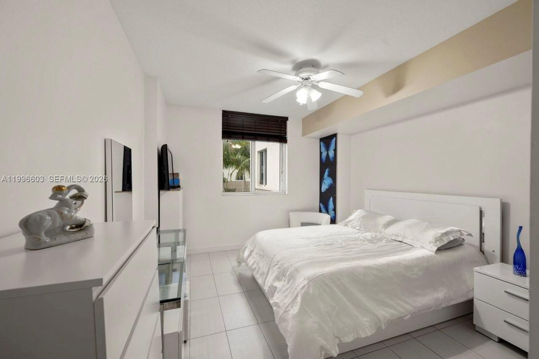 Active With Contract: $320,000 (2 beds, 2 baths, 1138 Square Feet)