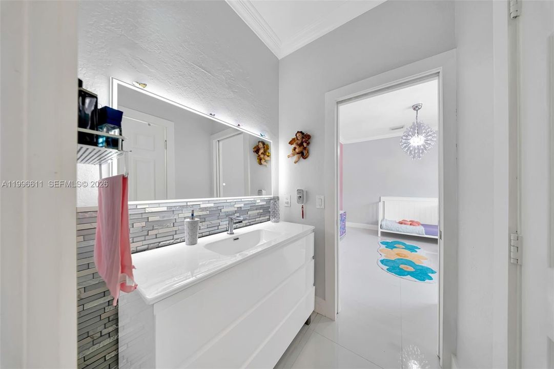 Activo con contrato: $950,000 (4 camas, 3 baños, 2580 Pies cuadrados)