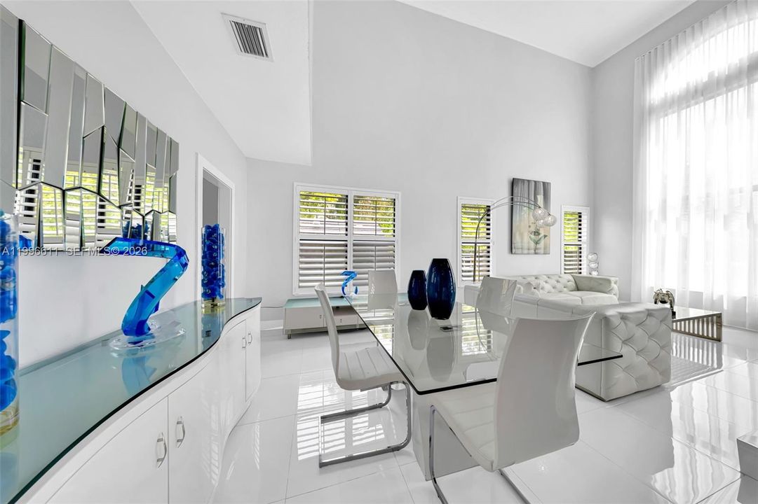 Activo con contrato: $950,000 (4 camas, 3 baños, 2580 Pies cuadrados)