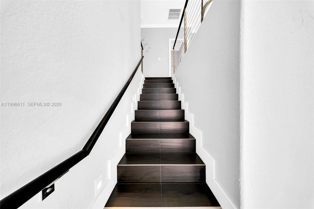 Activo con contrato: $950,000 (4 camas, 3 baños, 2580 Pies cuadrados)