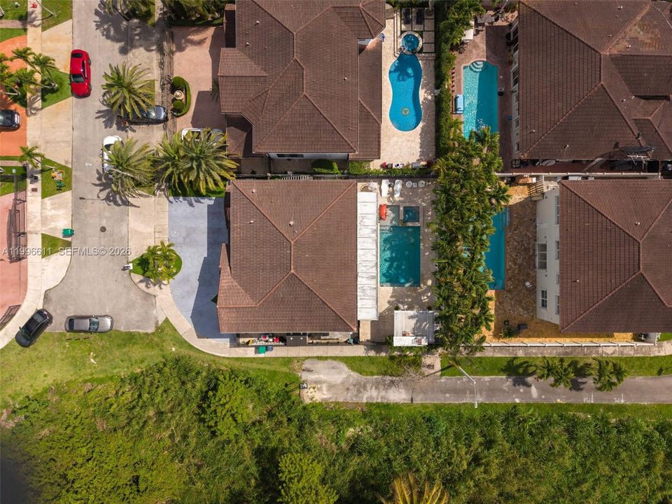 Activo con contrato: $950,000 (4 camas, 3 baños, 2580 Pies cuadrados)