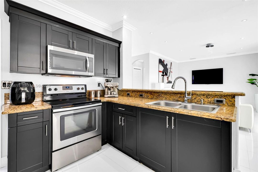 Activo con contrato: $950,000 (4 camas, 3 baños, 2580 Pies cuadrados)