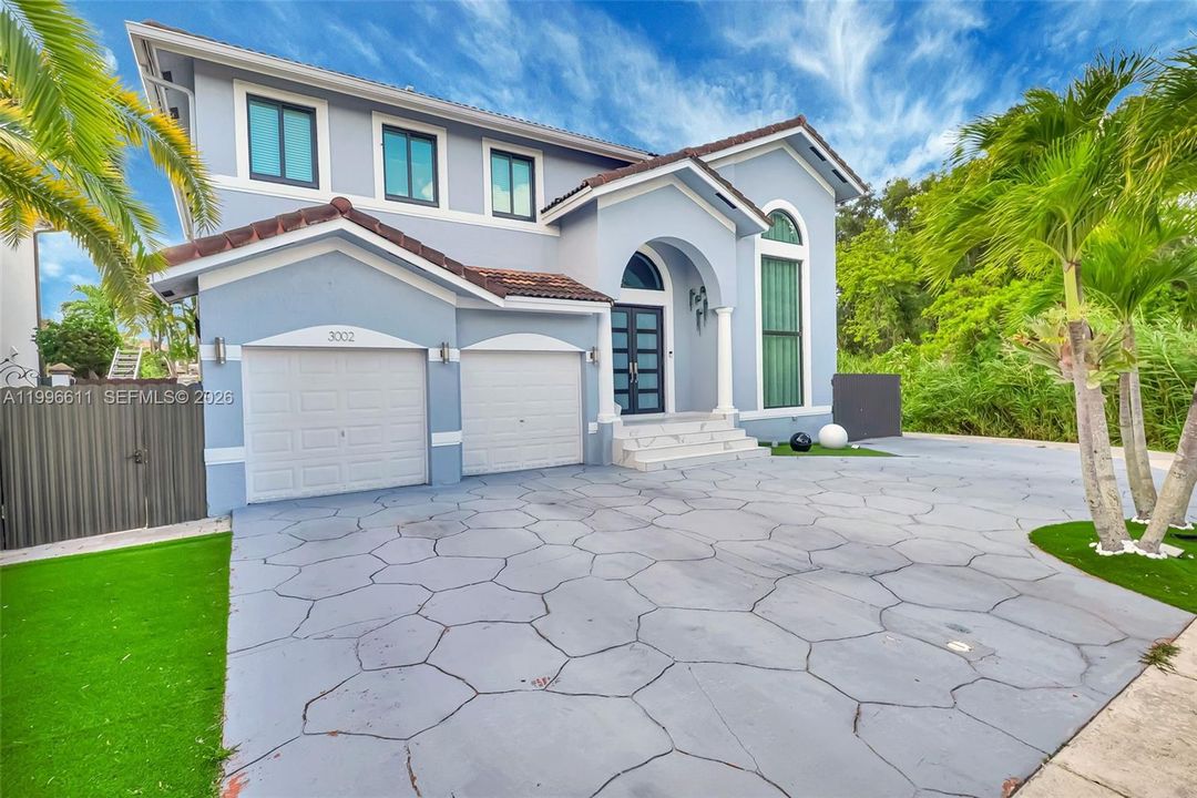 Activo con contrato: $950,000 (4 camas, 3 baños, 2580 Pies cuadrados)