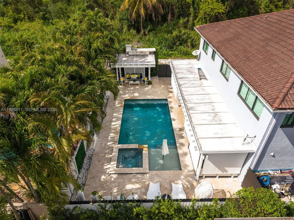 Activo con contrato: $950,000 (4 camas, 3 baños, 2580 Pies cuadrados)
