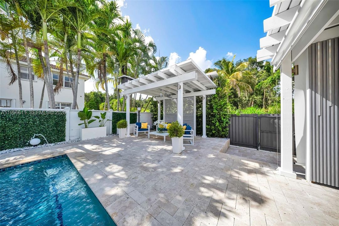 Activo con contrato: $950,000 (4 camas, 3 baños, 2580 Pies cuadrados)