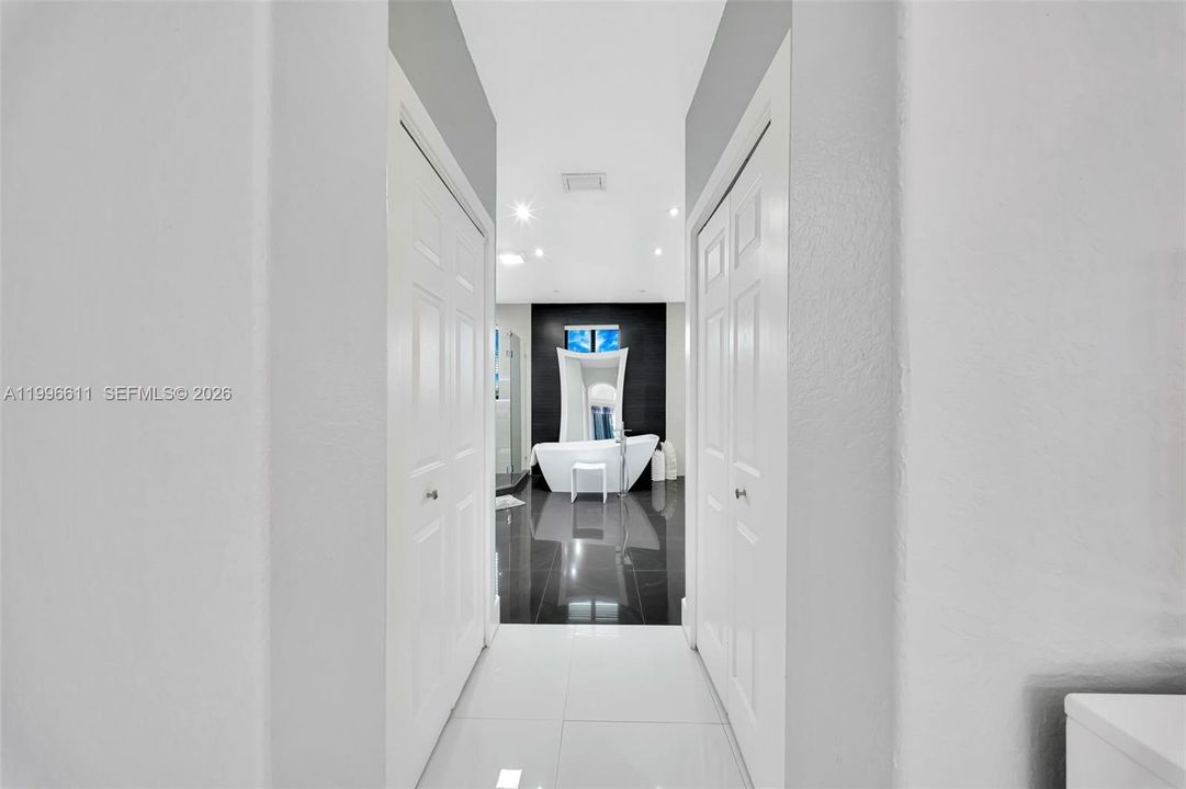 Activo con contrato: $950,000 (4 camas, 3 baños, 2580 Pies cuadrados)