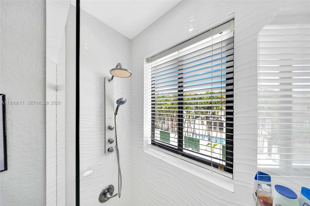 Activo con contrato: $950,000 (4 camas, 3 baños, 2580 Pies cuadrados)