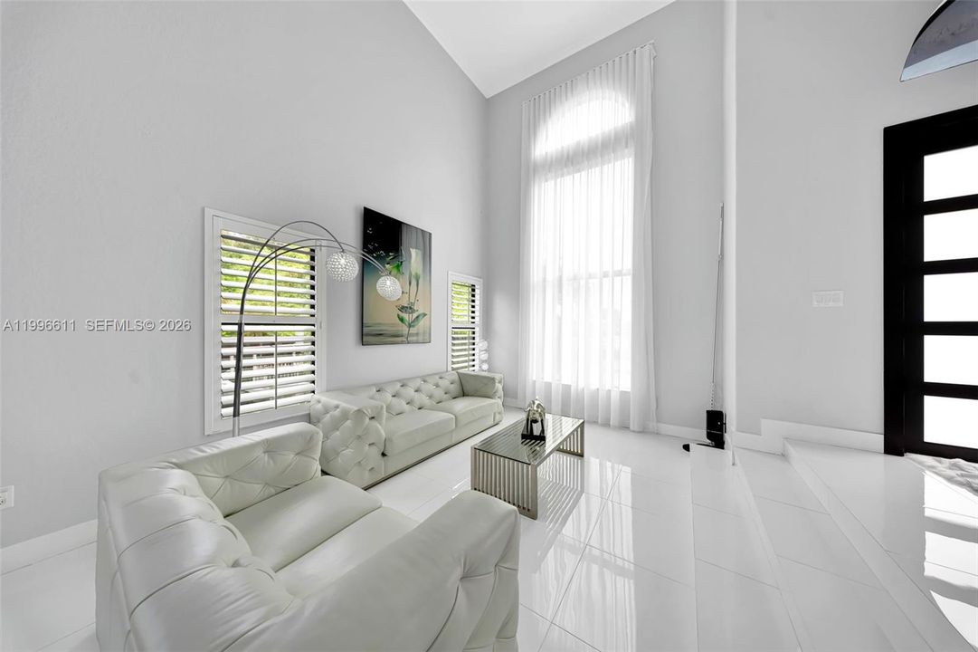 Activo con contrato: $950,000 (4 camas, 3 baños, 2580 Pies cuadrados)