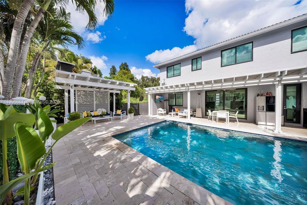 Activo con contrato: $950,000 (4 camas, 3 baños, 2580 Pies cuadrados)