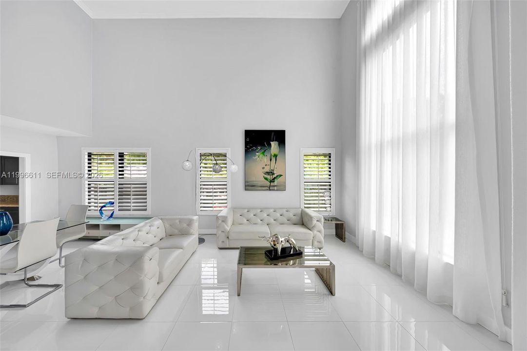 Activo con contrato: $950,000 (4 camas, 3 baños, 2580 Pies cuadrados)