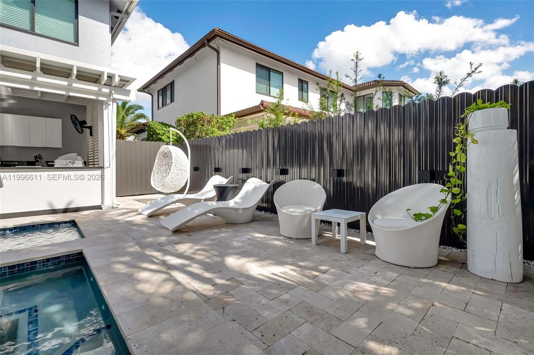 Activo con contrato: $950,000 (4 camas, 3 baños, 2580 Pies cuadrados)