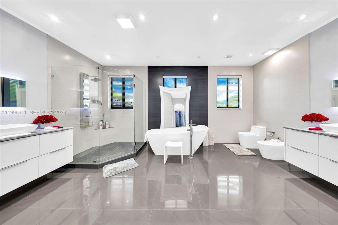 Activo con contrato: $950,000 (4 camas, 3 baños, 2580 Pies cuadrados)
