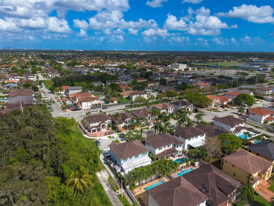 Activo con contrato: $950,000 (4 camas, 3 baños, 2580 Pies cuadrados)