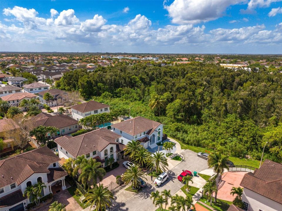 Activo con contrato: $950,000 (4 camas, 3 baños, 2580 Pies cuadrados)