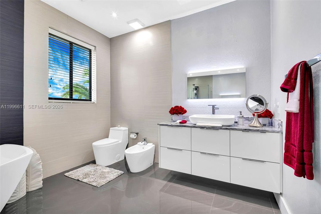Activo con contrato: $950,000 (4 camas, 3 baños, 2580 Pies cuadrados)
