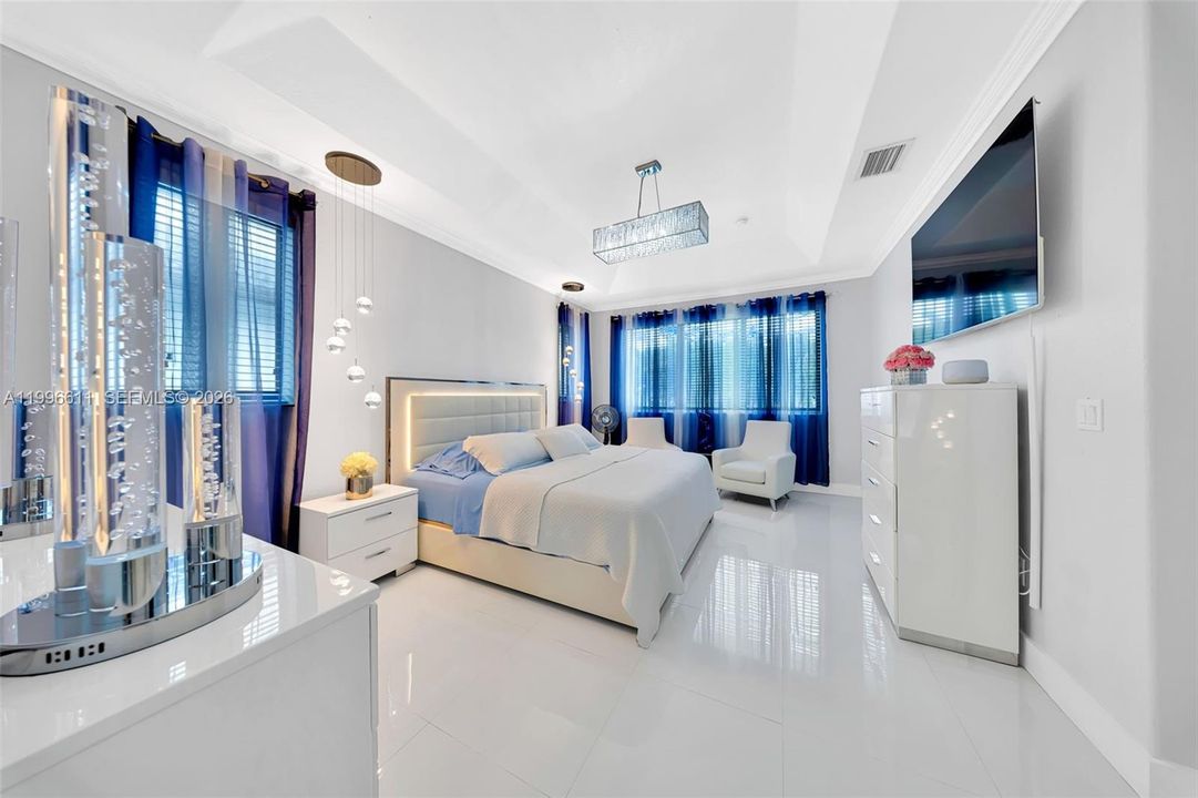 Activo con contrato: $950,000 (4 camas, 3 baños, 2580 Pies cuadrados)